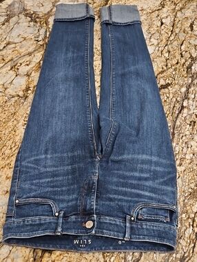 White House Black Market Jeans. Size 0 Inseam 31" Rise 7.5" Skinny